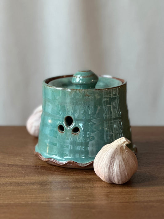 Nan’s Garlic Keeper